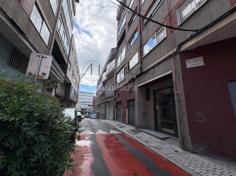 Foto 45c7c555-ec18-4ef5-b3ec-aaa0b0933ea5. Aparcament cotxe a Berbés - Peritos Vigo