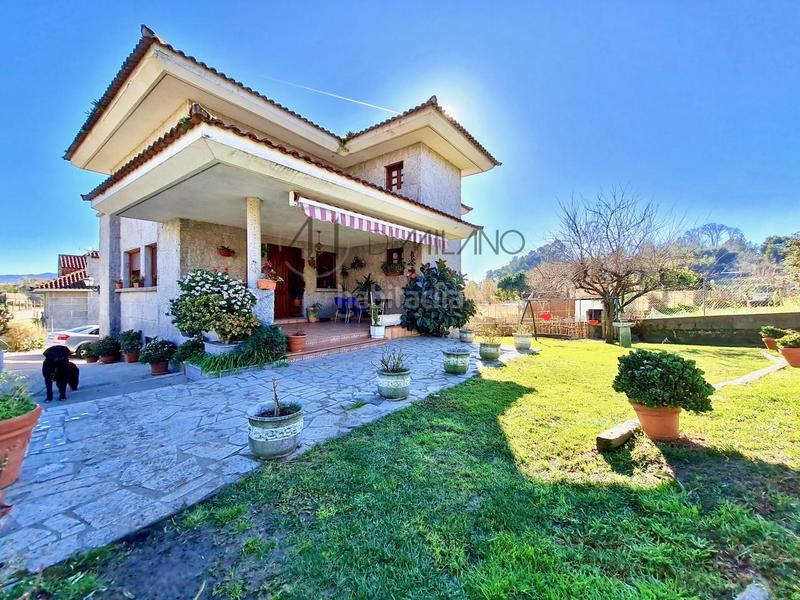 Foto c1618fa0-b4cf-45d0-b34b-3afbbfa5a693. Chalet avec chauffage parking piscine dans Moaña