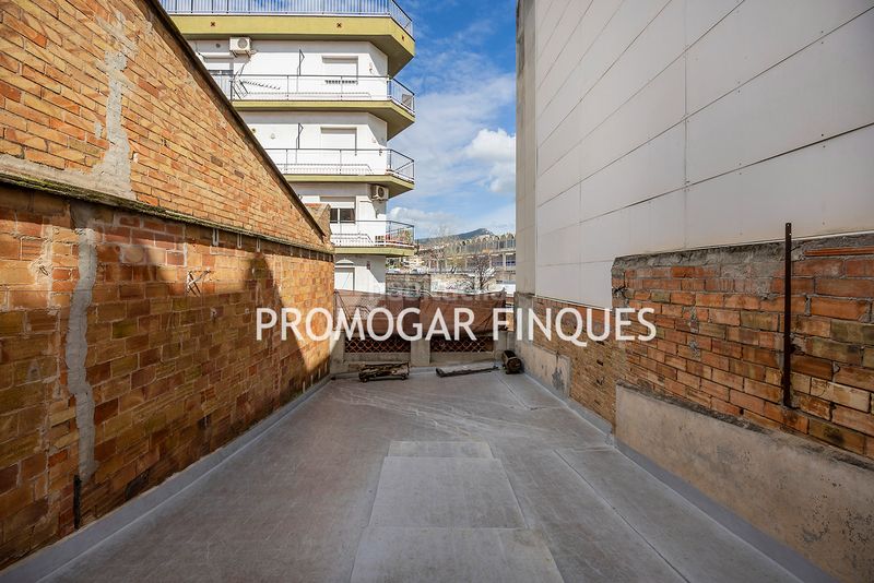 Foto 1c208f02-faea-4808-8b61-65af3c7f5838. Casa amb xemeneia aparcament a Centre-Can Nadal Sant Feliu de Llobregat