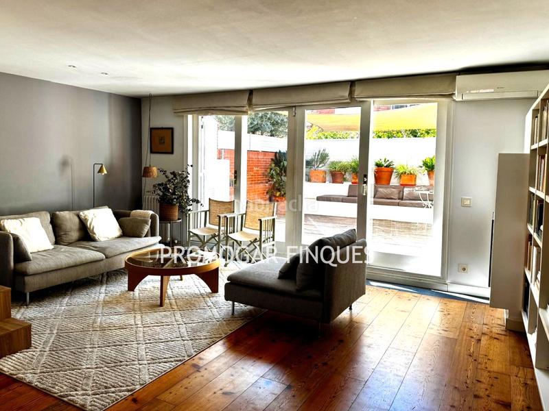 Foto f4d24cc5-5a3c-44a4-b169-3bc079b32de9. Rent semi detached house with fireplace heating parking in Sant Joan Despí