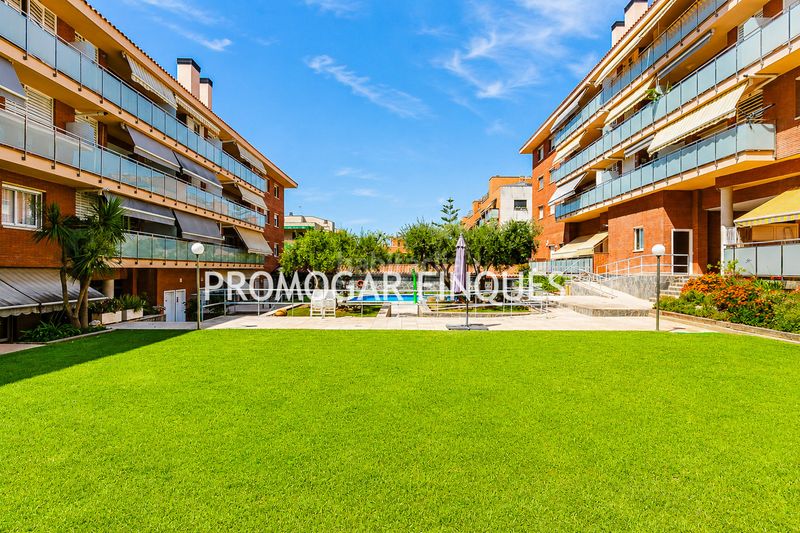 Foto a187f8a6-450e-4ae6-b65c-533dc0579bd9. Dúplex amb calefacció aparcament piscina a Mas Lluí Sant Feliu de Llobregat