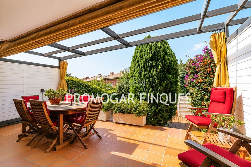 Foto 45384c47-6e5f-4855-a5ac-7c5a974460fd. Dúplex amb calefacció aparcament piscina a Centre-Can Nadal Sant Feliu de Llobregat