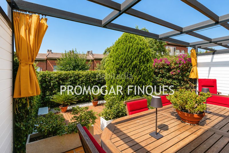 Foto bb7ea429-4931-4077-b6b8-207728a4ab6b. Dúplex amb calefacció aparcament piscina a Centre-Can Nadal Sant Feliu de Llobregat