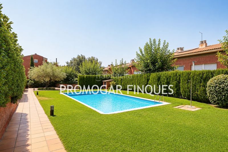 Foto d2b13b41-4659-4cb9-aa67-085bae9a3a10. Dúplex amb calefacció aparcament piscina a Centre-Can Nadal Sant Feliu de Llobregat