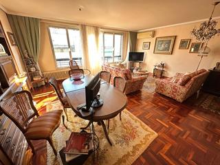 Pis  Avenida república argentina. Exclusiva vivienda en venta en republica argentina centro de log