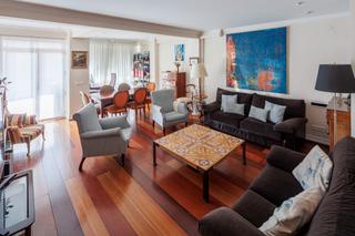 Pis a Calle general vara de rey 43. Vivienda exterior en cuarta planta, con 122 m² útiles (155 m² co