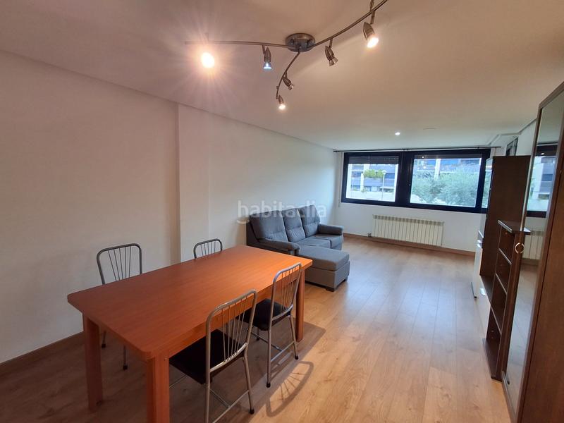 Foto 85a683ce-a5f8-4c5a-9f7d-dca393bf78c8. Apartamento planta baja en venta con terraza . bonito apartamento seminuevo , 85mº, 2 habitaciones, amplio salón, cocina e en Lardero