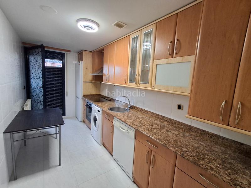 Foto 999f7b6b-2ad9-408e-9824-4c3ff2d0dc36. Apartamento planta baja en venta con terraza . bonito apartamento seminuevo , 85mº, 2 habitaciones, amplio salón, cocina e en Lardero
