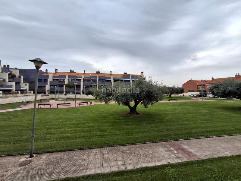 Foto 99b84e32-e20e-4ad0-b9f0-3bae3c58ee49. Apartamento planta baja en venta con terraza . bonito apartamento seminuevo , 85mº, 2 habitaciones, amplio salón, cocina e en Lardero