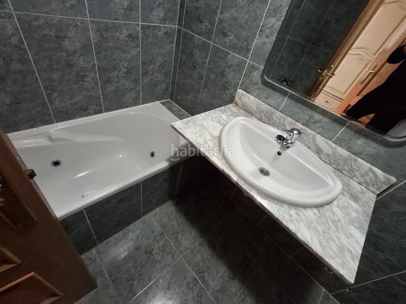 Foto a77453fb-8b39-429f-a1ff-55572bea5f50. Apartamento planta baja en venta con terraza . bonito apartamento seminuevo , 85mº, 2 habitaciones, amplio salón, cocina e en Lardero