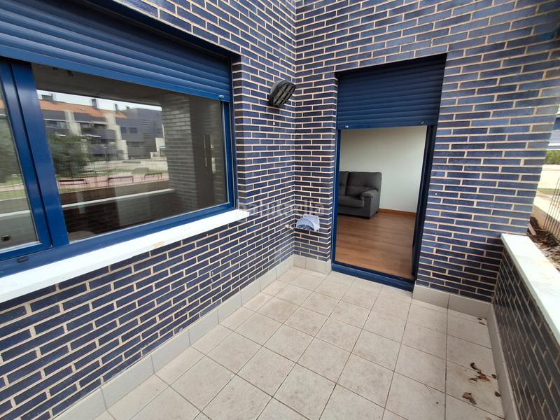 Foto bbcae950-c0d5-485a-808b-4347ee66833e. Apartamento planta baja en venta con terraza . bonito apartamento seminuevo , 85mº, 2 habitaciones, amplio salón, cocina e en Lardero