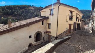 Maison  Calle juan moreno. Ocasión única en ortigosa en cameros, casa de 3 plantas, para en