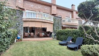 Casa adosada  Calle de entrena. Espectacular chalet adosado en navarrete, casa de 400m2 construi