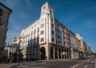 Pis  Calle muro de francisco de la mata 4. Exclusiva en uno de los edificios más icónicos de la ciudad, en
