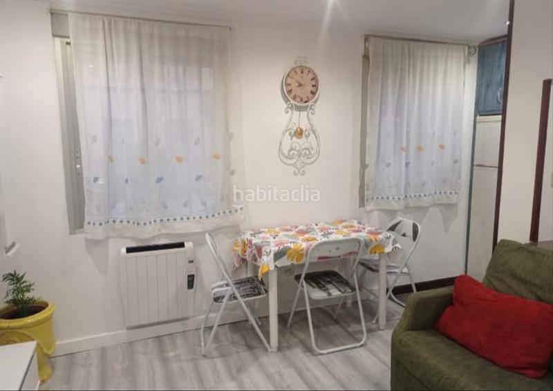 Foto 0413d160-28b9-404b-8ad4-50628e7a8343. Piso estudio en venta en la zona universitaria ideal para inversión, salón, cocina equipada, baño, dormitorio, exterior, amueblado, tot en Logroño