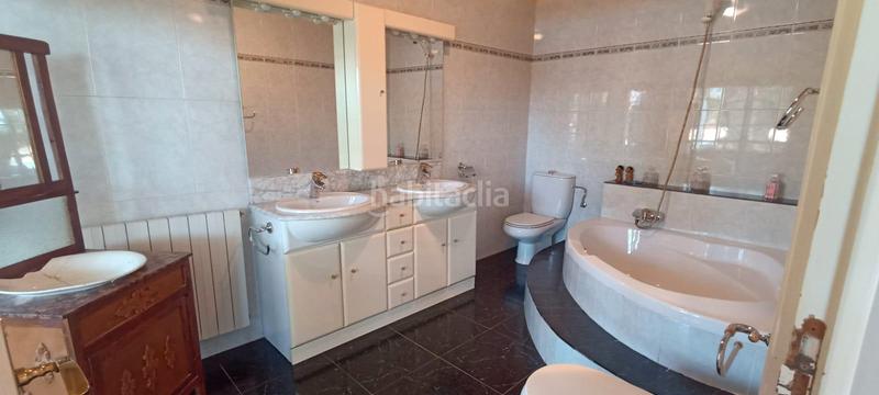 Foto 12d47b2b-92f5-40d3-a4ca-ba3ba899c874. Chalet con camino riscaldamento parcheggio piscina in Villamediana de Iregua