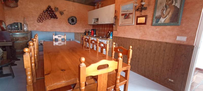 Foto 241e02b0-5db3-4257-8f98-4b77fc103199. Chalet con camino riscaldamento parcheggio piscina in Villamediana de Iregua