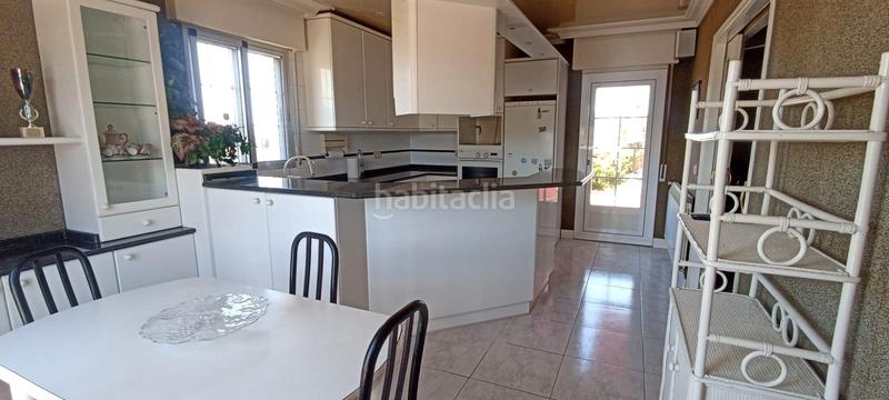 Foto c528d556-1e98-4624-8331-fd3e6b6fcf5d. Chalet con camino riscaldamento parcheggio piscina in Villamediana de Iregua