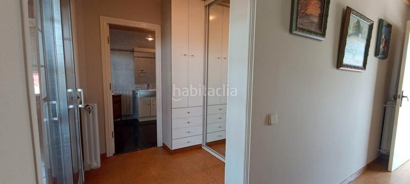 Foto c8b5146c-56ba-4b92-9f1f-62da53e49158. Chalet con camino riscaldamento parcheggio piscina in Villamediana de Iregua