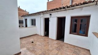 Maison  Calle mayor. Oportunidad en el centro de entrena: casa con terraza, patio y m
