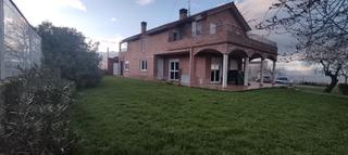 Chalet  Travesía de santiago. Impresionante chalet independiente con jardín y garaje – listo p