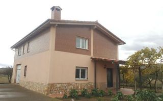 Chalet  Diseminado lardero. Chalet en venta en la carretera soria, 2.500metros de parcela, t