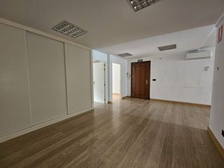 Pis  Calle presidente leopoldo calvo sotelo. Exclusiva ocasión a simplemente unos metros del espolón, en las