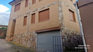 Maison à Calle reja 12. En venta casa entera, individual, de 2 alturas en buen estado. c