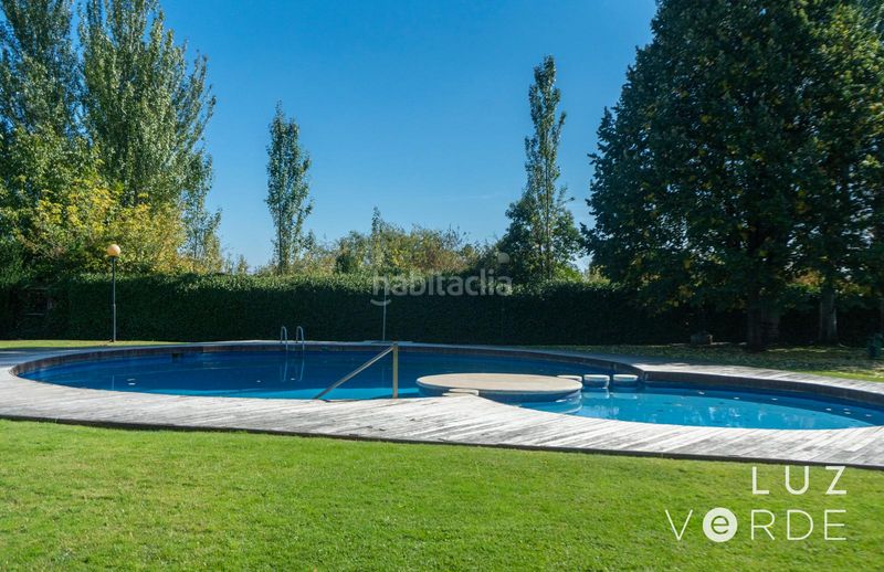 Foto 7e2c7816-94e6-4142-acb4-9e78b090288a. Xalet amb xemeneia calefacció aparcament piscina a Logroño