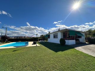 Chalet  Calle el hórreo. Exclusiva · chalet de diseño y lujo en lardero descubre una prop