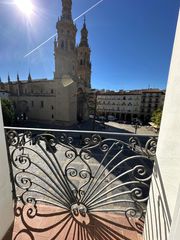 Dúplex  Plaza del mercado 30. Dúplex recién reformado con vistas a la plaza del mercado y la c
