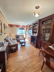 Flat in Calle Ingenieros Pino y Amorena
