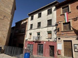 Casa  Plaza de españa. Casa de pueblo completa en plaza principal de alberite - oportun