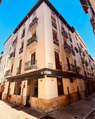 Apartament  Calle de san juan. Estrena tu nueva vida en el centro de logroño: reformado, con ba