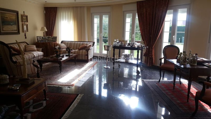 Foto b389f478-503a-4f51-b1ec-be5eeaf615ed. Casa amb calefacció a Lardero