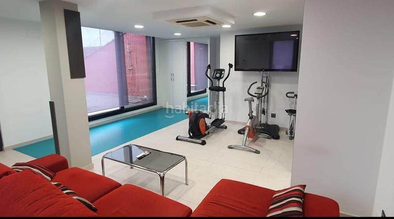 Foto 19ccee04-b3cb-4200-89b9-973061d36975. Chalet la bajera dispone de acceso por dos calles con puertas automáticas de última generación y capacidad para 6 vehículos, zona con amp en Mendavia