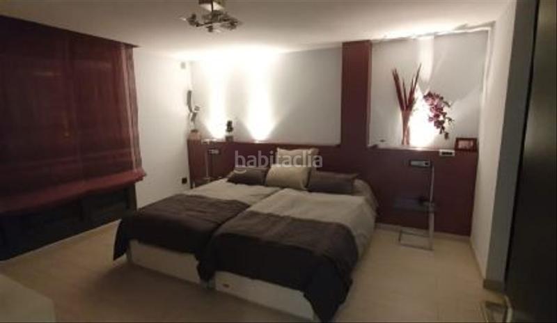 Foto 7a6dce18-f874-440b-b87a-e5aaaa01ecd7. Chalet la bajera dispone de acceso por dos calles con puertas automáticas de última generación y capacidad para 6 vehículos, zona con amp en Mendavia