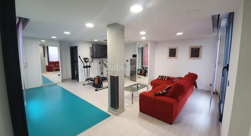 Foto d9fe5e69-07f2-4ba5-9cfc-32ac80ce7b40. Chalet la bajera dispone de acceso por dos calles con puertas automáticas de última generación y capacidad para 6 vehículos, zona con amp en Mendavia