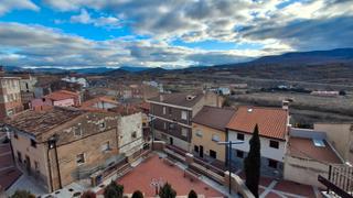 Maison  Calle mediavilla alta. Casa con entrada por dos calles y amplias vistas. consta de: pla