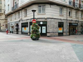 Location Local commercial  Calle presidente leopoldo calvo sotelo. Local disponible en las peatonales, 60 metros totalmente acondic