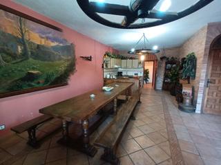 Casa  Portillo. Oportunidad merendero en planta baja con  calado para guardar vi