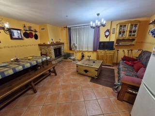 Pis  Portillo. Merendero acondicionado con chimenea, zona verde y piscina