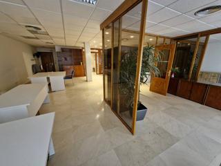 Oficina  General vara de rey. Oficina en pleno centro de logroño junto al espolón