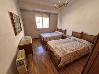 Appartement  Belchite. Oportunidad en pleno centro, junto a las estaciones, para actual