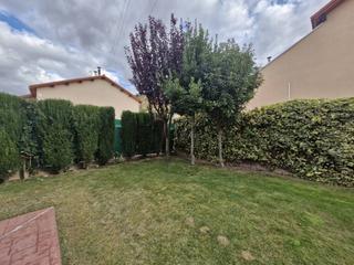 Xalet en Ctra. de logroo 132. Chalet en parcela individual en urbanizacin a 5 minutos de logr