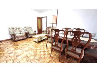 Flat  Calle rey pastor. Gran oportunidad vivienda de 3 dormitorios, con trastero y garaj