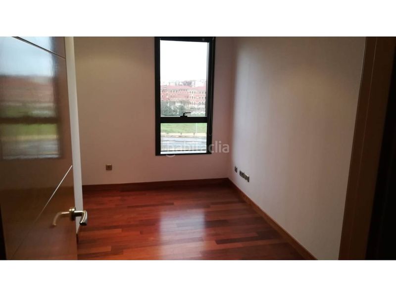 Foto 7c529eb5-d7be-439e-90b0-661c9beaf900. Rent flat with heating parking pool in Los Lirios Logroño