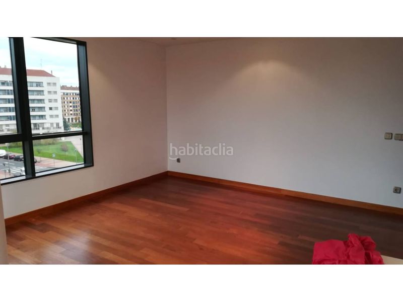 Foto 8fb2f1c3-2ffa-40b8-94c0-c647f5807805. Rent flat with heating parking pool in Los Lirios Logroño