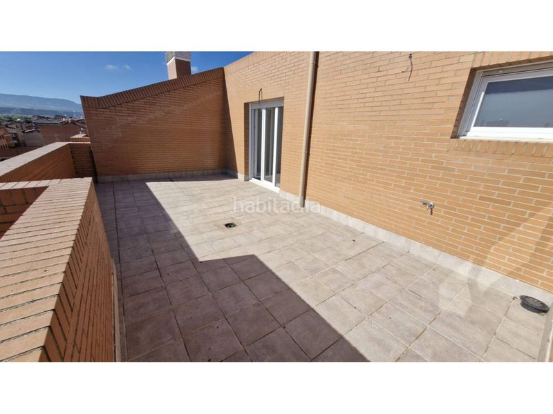 Foto 11783b02-4b3d-42a5-bea4-3ea6206ad864. Ático aticazo de dos dormitorios con tres terrazas de 77m2 en total a estrenar en Lardero