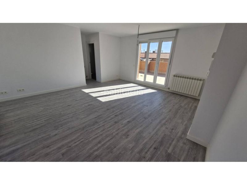 Foto 2bc48597-12ea-4609-892a-fbcbf2a59e71. Ático aticazo de dos dormitorios con tres terrazas de 77m2 en total a estrenar en Lardero